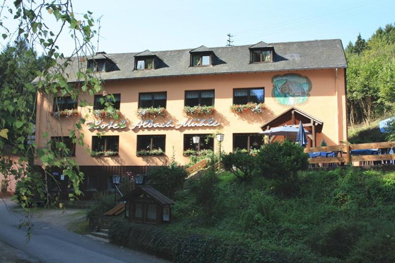 Waldhotel Albachmühle mit Albacher Stuben Wasserliesch Exterior foto